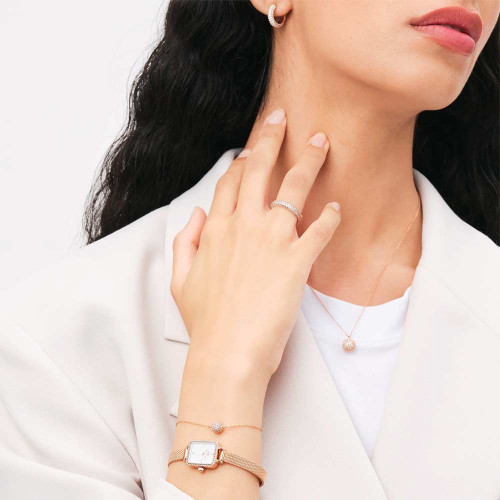 ساعت DW زنانه مستطیلی ظریف حصیری رزگلد صفحه سفید دورنگین DW-5512-L
