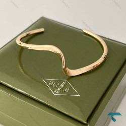 دستبند زنانه طلایی طرح موج Bracelet-8454-L دستبند زنانه طلایی طرح موج Bracelet-8454-L